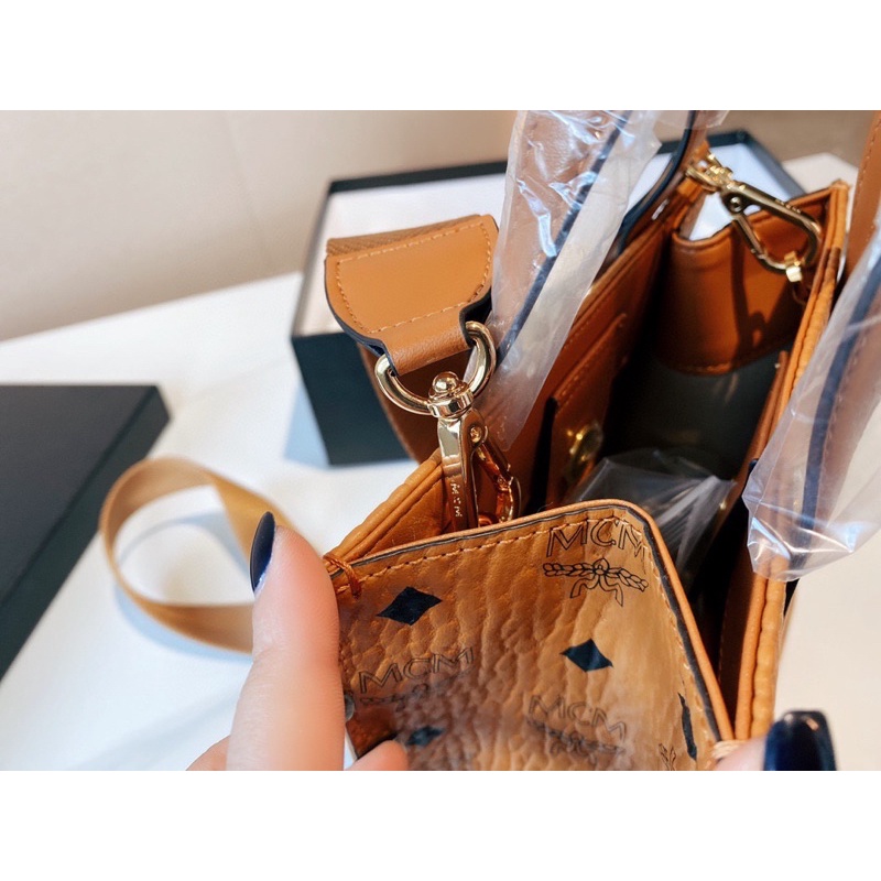 Túi đeo chéo MCM thời trang cao cấp 2022