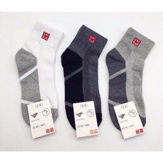 Tất nam Uniqlo có sẵn