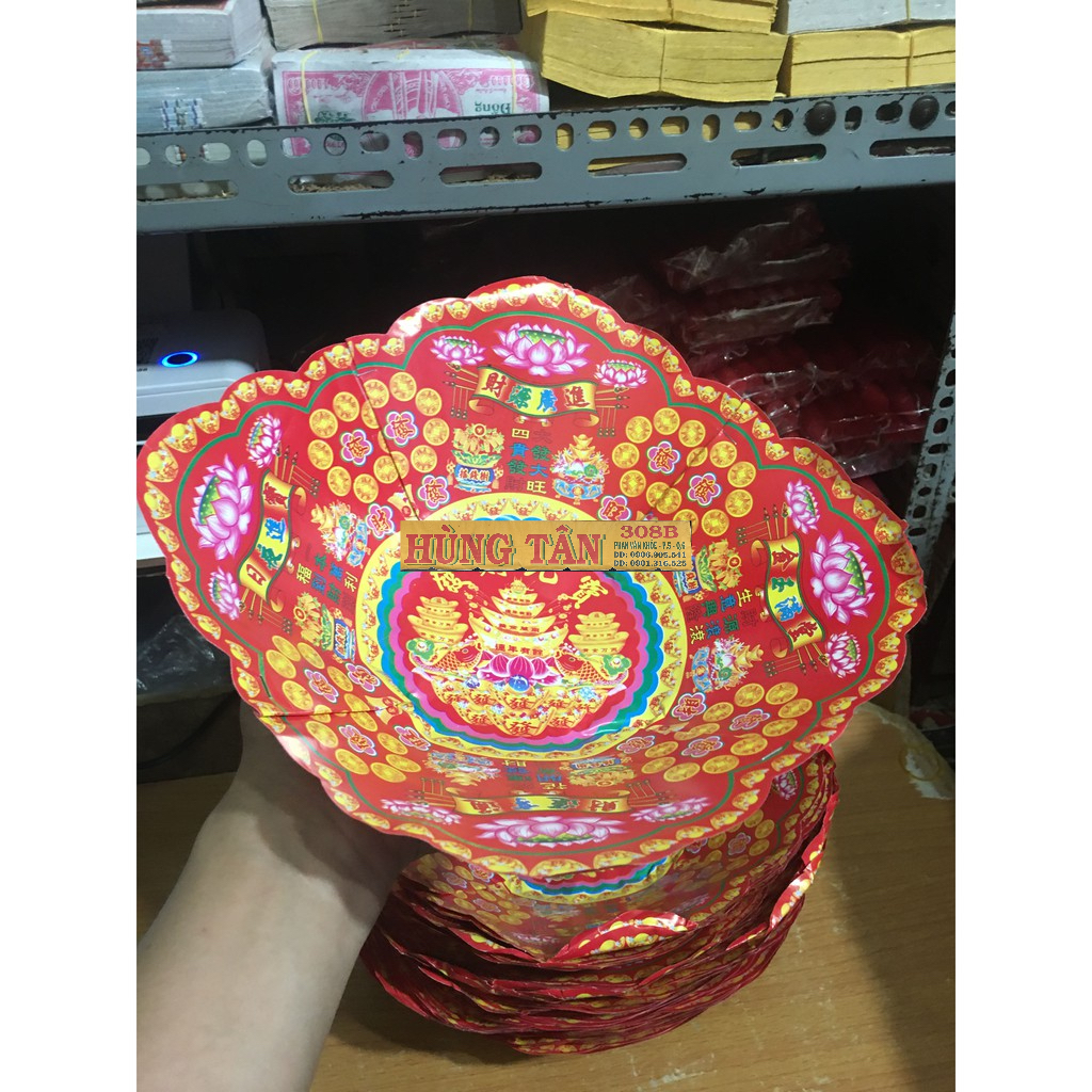 Một Thuyền Hoa  Nhỏ Trong Thờ Cúng