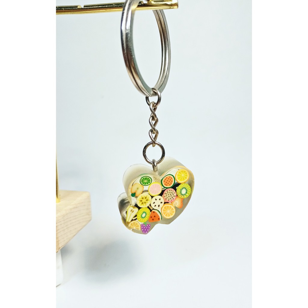 Móc khoá trái tim trong suốt handmade full charms chèn chữ LOVE - Quà tặng resin