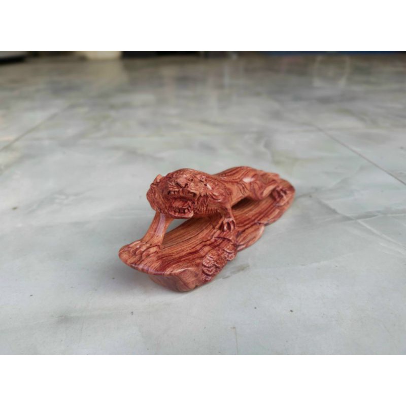 Tượng con hổ gỗ hương 20cm