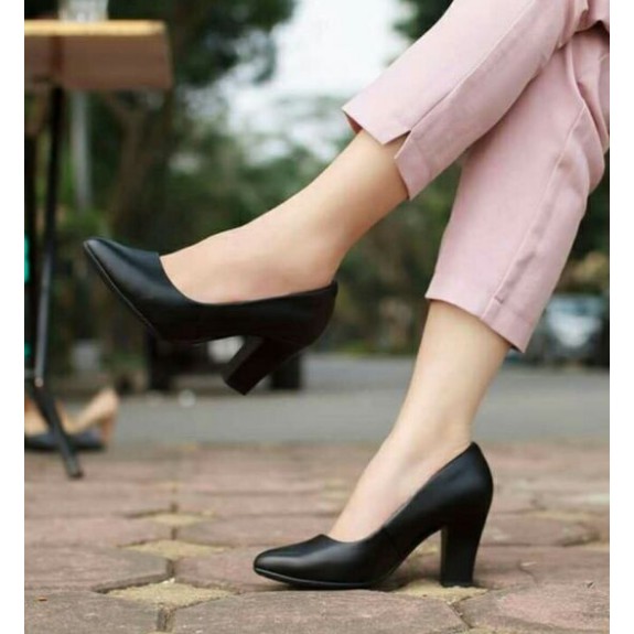 Giày gót vuông công sở 7P đen da mờ