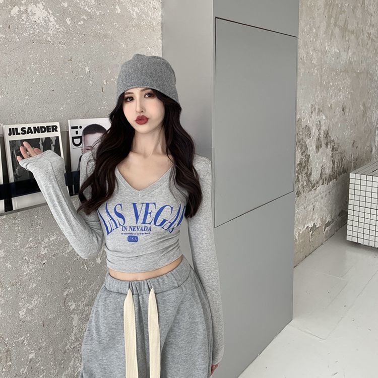 Áo thun nữ COZOK tay dài cổ chữ V in chữ gợi cảm