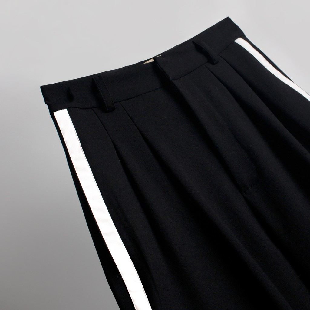 Quần tây nữ ống suông lưng cao, form đứng năng động, chất liệu Cotton cao cấp mềm mịn thoáng mát - Đen phối sọc kem | BigBuy360 - bigbuy360.vn