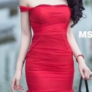 Đầm đuôi cá lệch vai