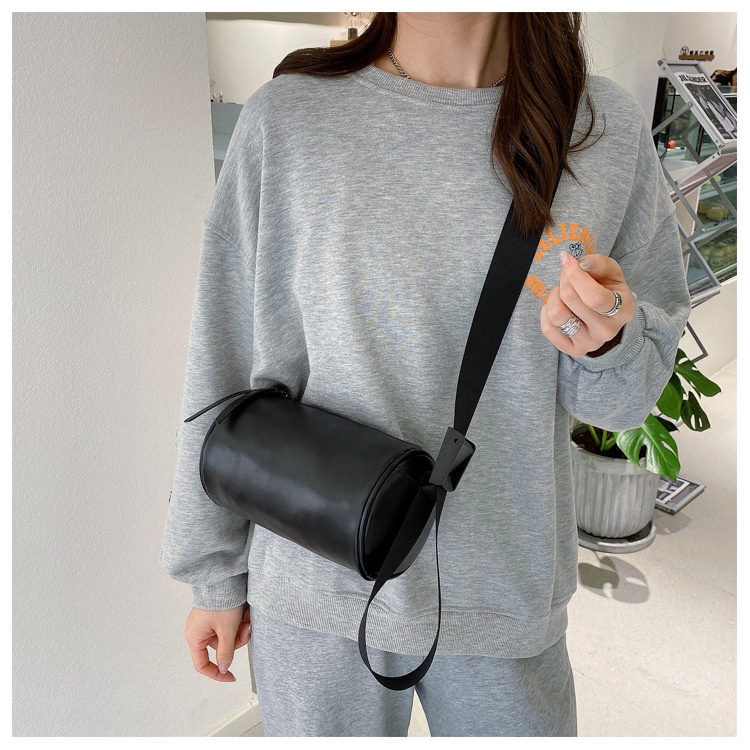 Túi đeo chéo IELGY từ da phong cách đường phố dành cho nam và nữ