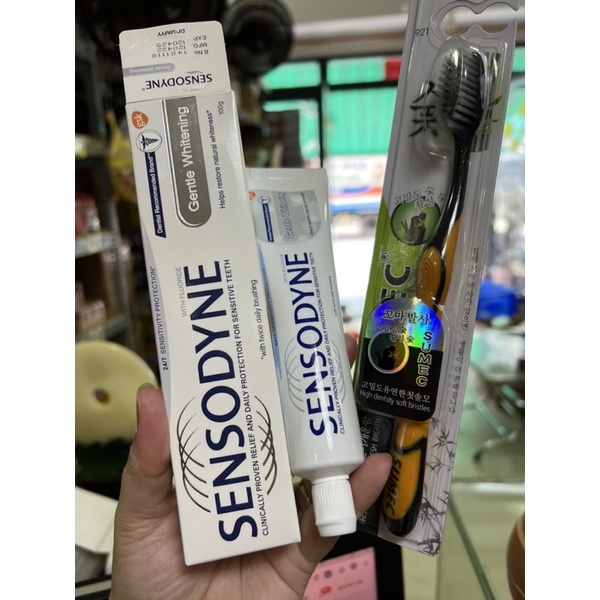 🌸Kem đánh răng SENSODYNE tặng kèm bàn chải