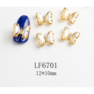 Charm bướm đá trong