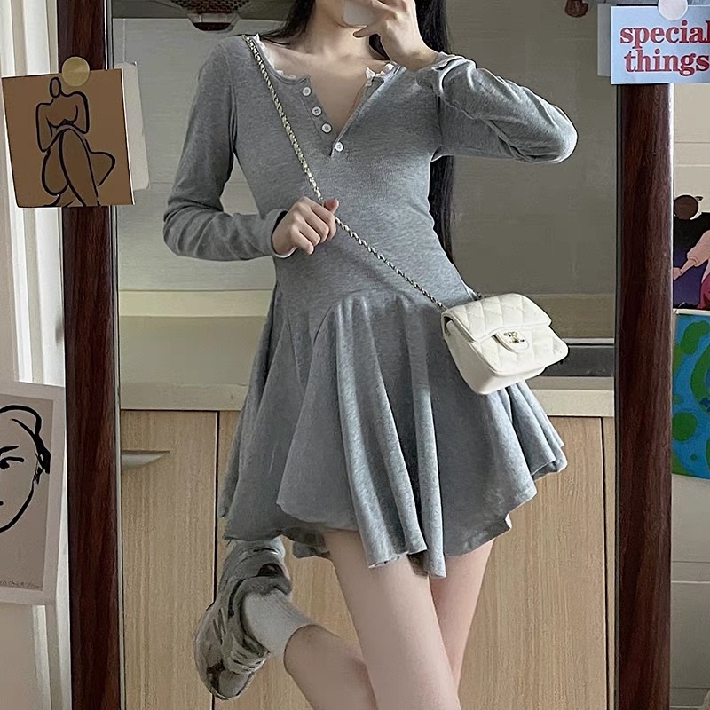 Váy Thun Tay Dài Tôn Dáng Xoè Phần Dưới Ren Cổ