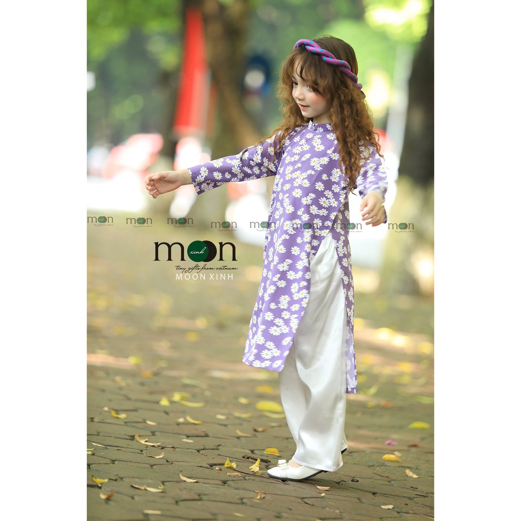 Áo dài truyền thống cho bé gái VNS329 Moon Xinh - Màu tím họa tiết hoa cúc họa mi - Lụa nhẹ, thoáng mát, thấm mồ hôi