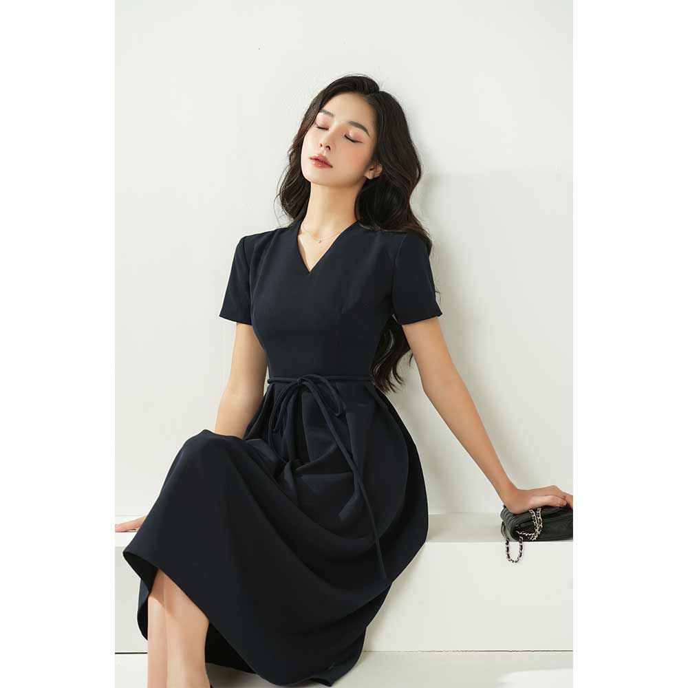 Váy cổ tim dáng xòe xếp ly MyAnn Miana Crep, màu xanh navy thanh lịch, chất crep suôn cao cấp, mặc thoáng