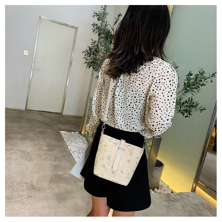 TÚI ĐEO CHÉO CỐI CỰC XINH  XỊN XÒ KÈM REN THÊU HOA LÁ ĐANG LÀM MƯA LÀM GIÓ