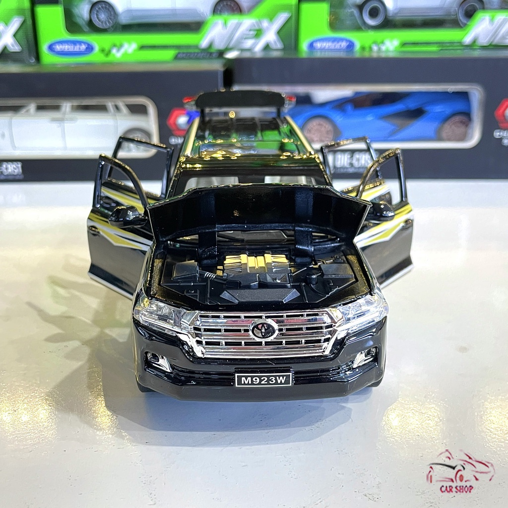 Xe mô hình hợp kim Toyota Landcruiser V8 tỉ lệ 1:24 hãng XLG màu đen