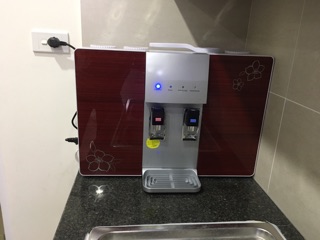 Máy lọc nước treo tường ro nóng nguội