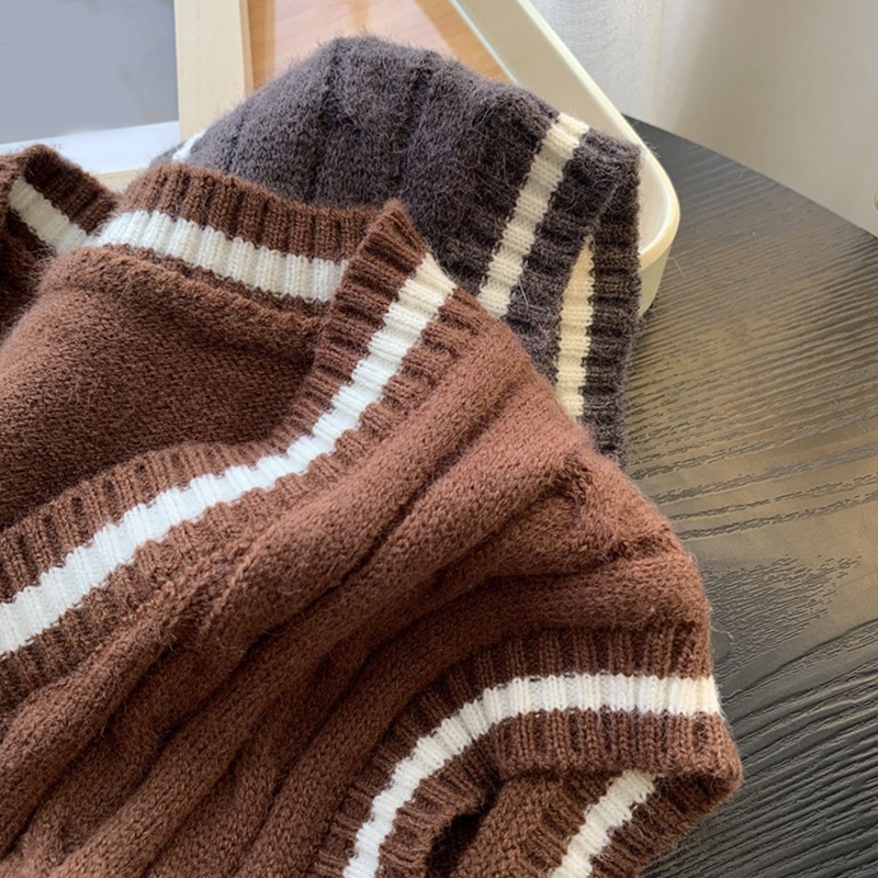 Áo Len Nữ Cộc Tay Cổ Chữ V Sọc Ngang Thời Trang