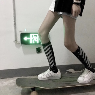 Tất cao cổ rằn ri Off-white
