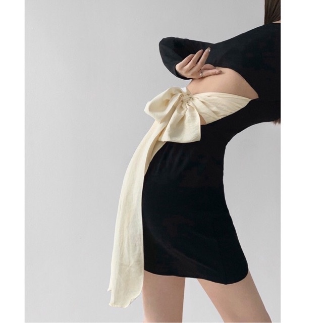 Đầm body đen nơ hồng cho bé