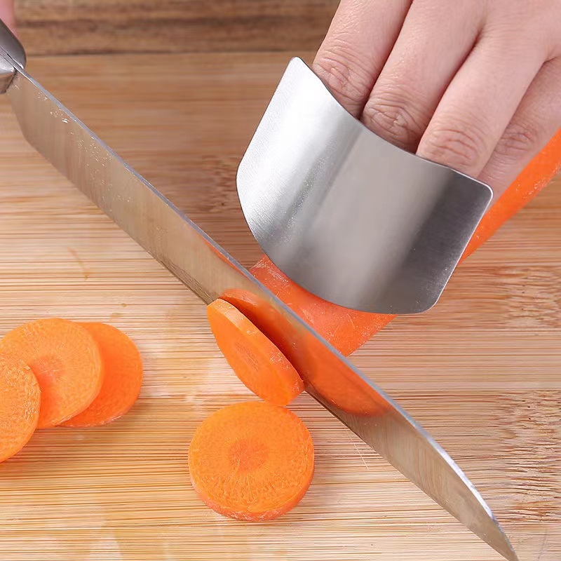 1 Dụng Cụ Bảo Vệ Ngón Tay Bằng Thép Không Gỉ Khi Cắt Thức Ăn