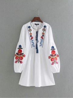 Váy trắng hoa zara