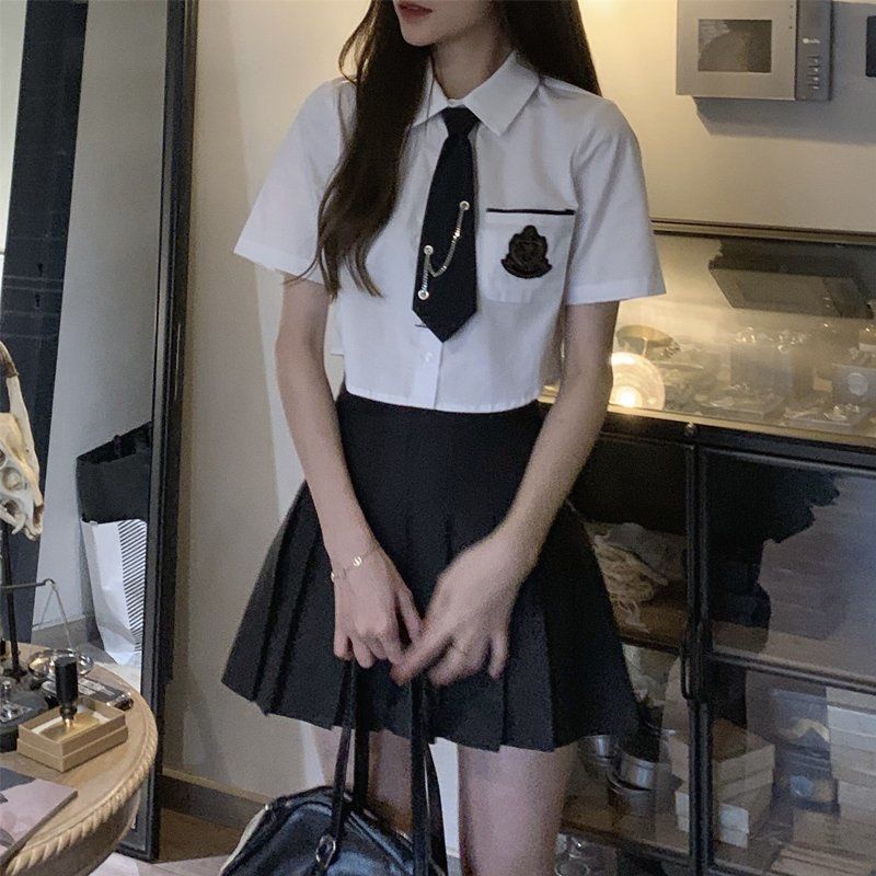 Set đồ COZOKC gồm áo sơ mi tay ngắn và chân váy xếp ly thời trang