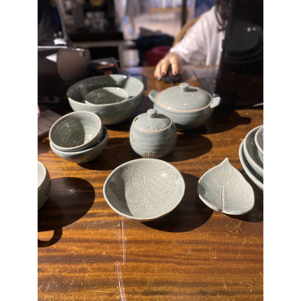 Đĩa lá bằng gốm thủ công Bát Tràng men xanh lam, độ bền tốt, họa tiết độc đáo - phụ kiện decor trang trí Dreamers