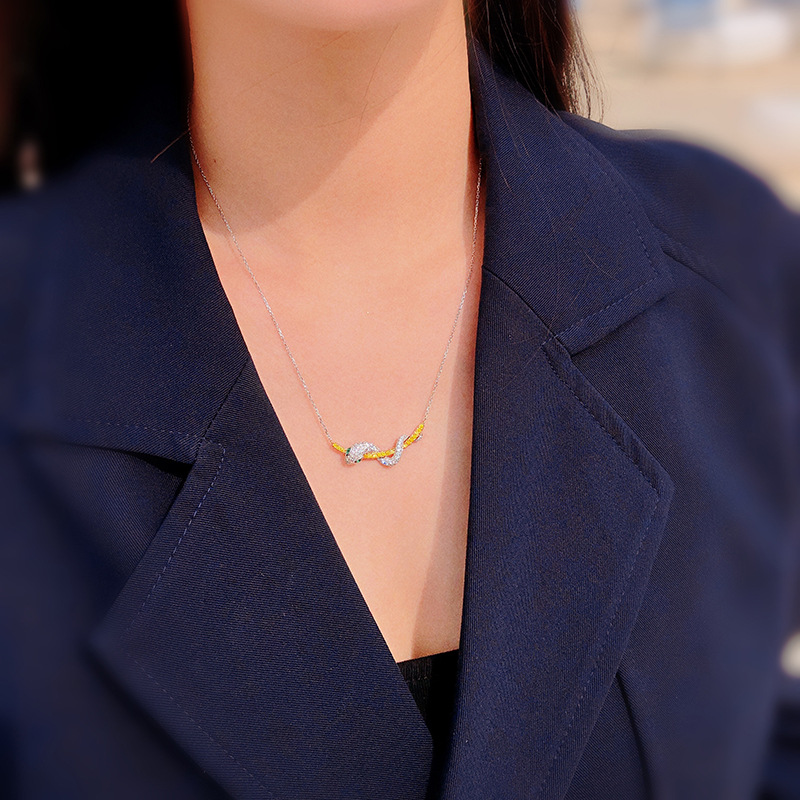 Vòng cổ choker đính đá nhân tạo hình con rắn màu vàng sang trọng