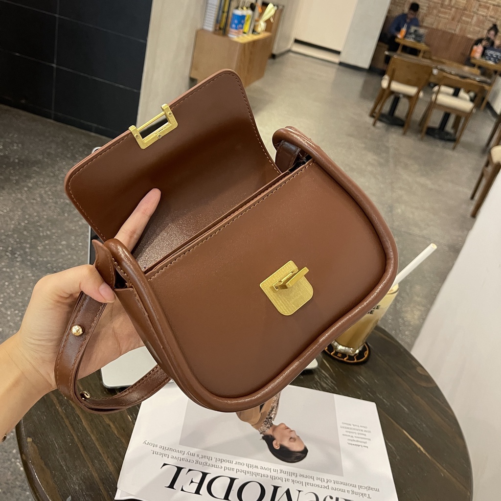 Túi đeo chéo khuy cài size 18cm 3 màu cực xinh