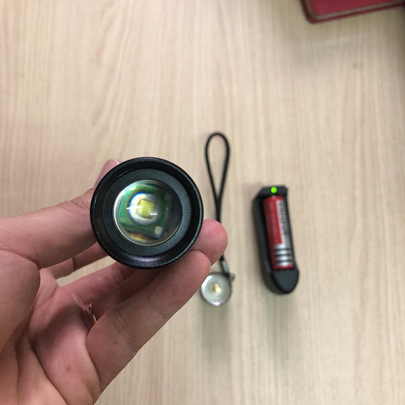 Đèn pin siêu sáng Ultrafire S15 bóng led XPE Q5 LED có thể zoom xa gần