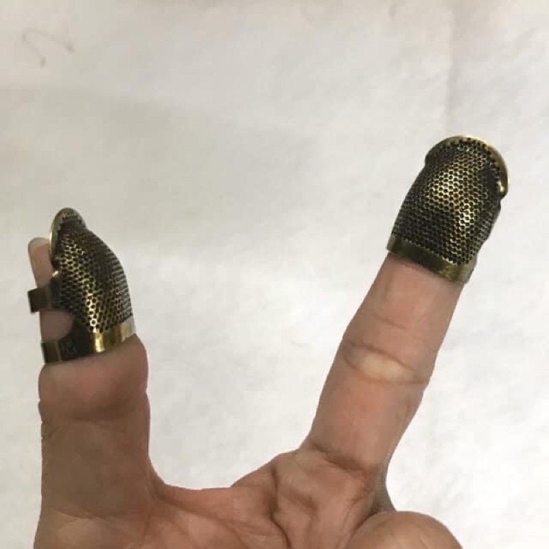 Đê bịt ngón tay.