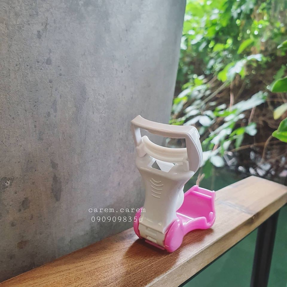 Kẹp bấm lông mi có nút bấm