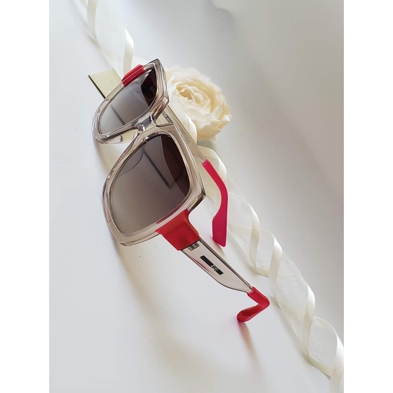 Mắt kính mát nữ McQueen by Alexander McQueen