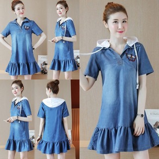 ĐẦM JEAN OVERSIZE ĐUÔI CÁ THÊU HOA HỒNG BEE NÓN TRẮNG RỜI SANG TRỌNG