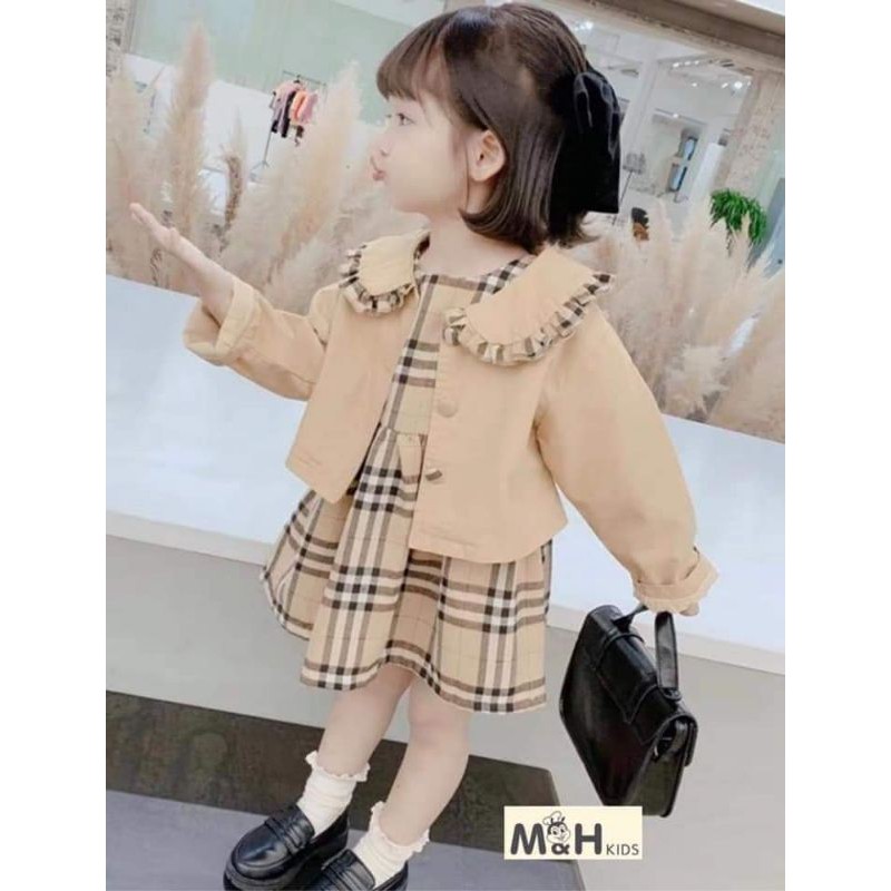 Váy BBR có áo khoác