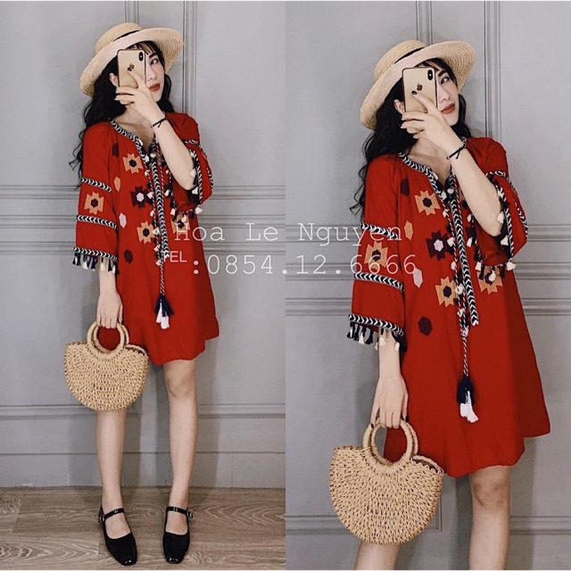 Đầm đỏ thổ cẩm