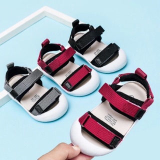 Giày sandal cho bé trai