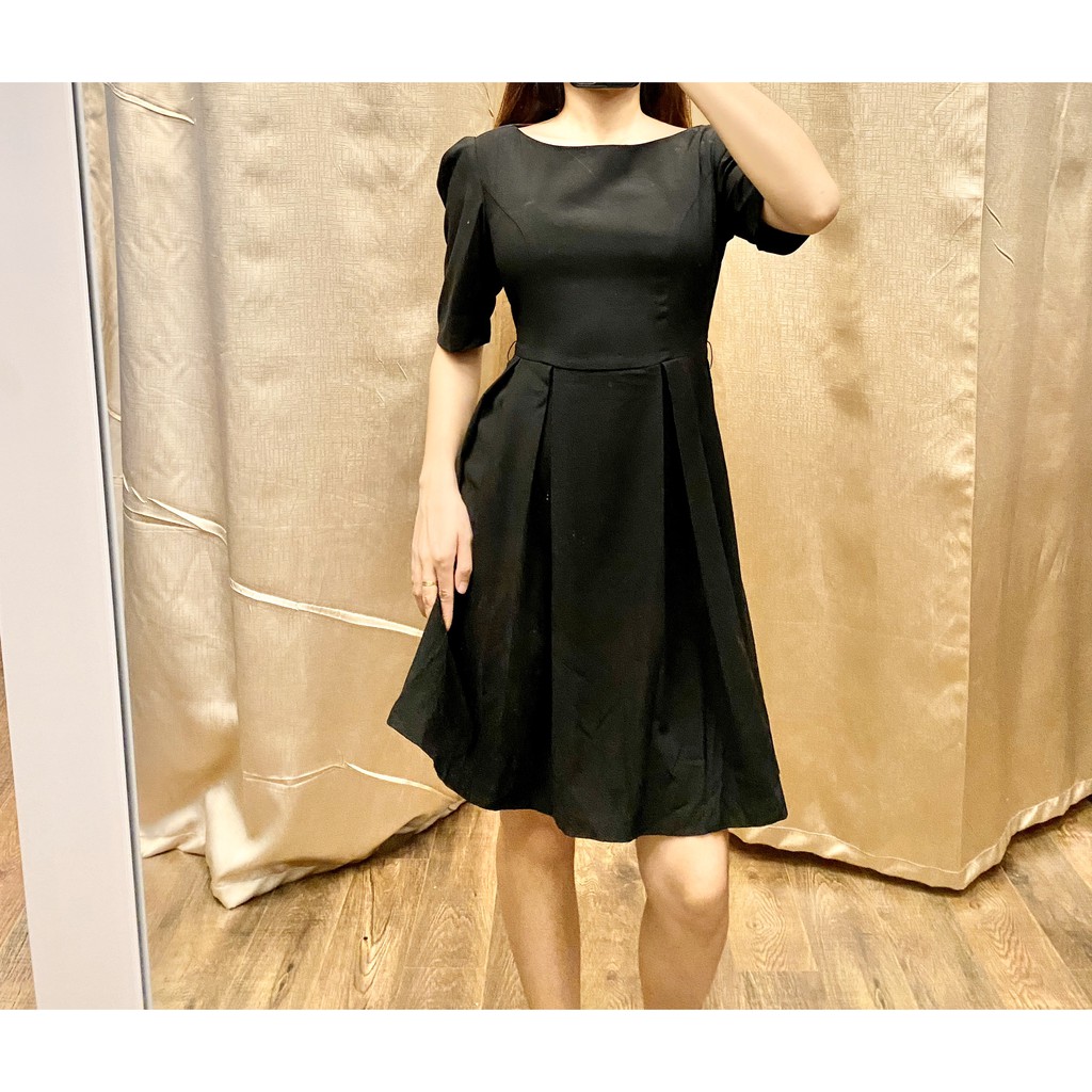 Váy xòe xếp ly sang chảnh