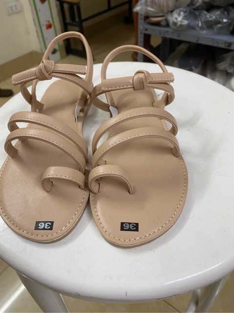 2 đôi sandal xỏ ngón dây ngang đế mềm, quai chín hậu phong cách Hàn Quốc