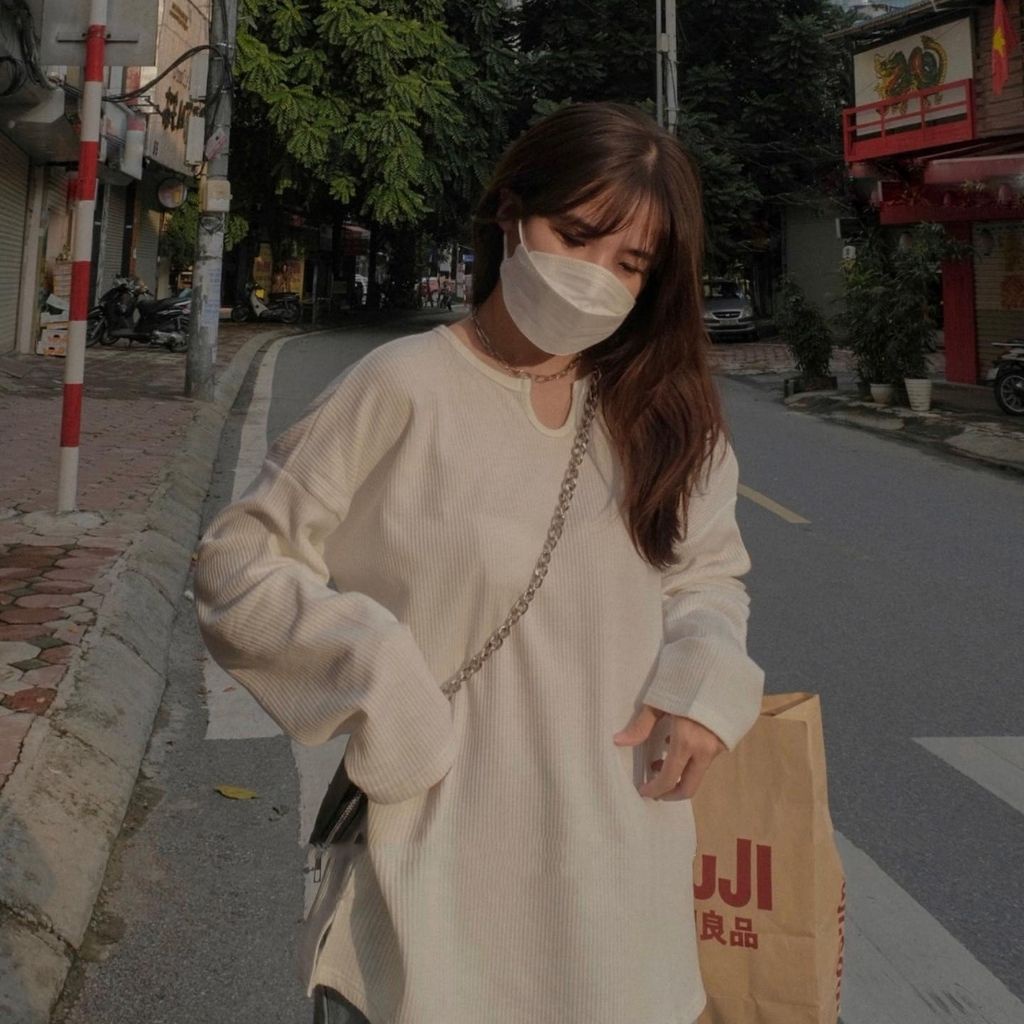 Áo thun gân cổ U dài tay basic oversize xẻ bên