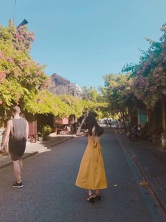Đầm xoè cột nơ