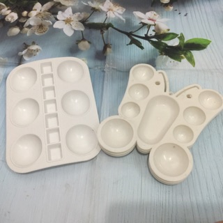 Khay pha màu nước hình tròn (1 cái)