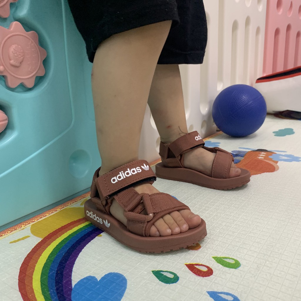 Adidas Xăng đan Thể Thao Siêu Nhẹ Thoáng Khí Chống Trượt Thời Trang Mùa Hè Cho Bé