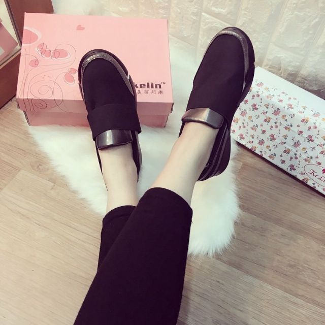 Giày siêu nhẹ