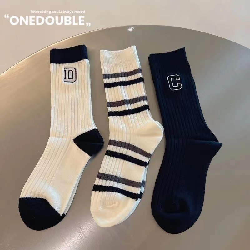 Đôi Vớ Ống Lửng In Chữ Màu Trắng Đen Phong Cách Hàn Quốc Dễ Phối Đồ Thời Trang Xuân Hè Cho Nam Và Nữ