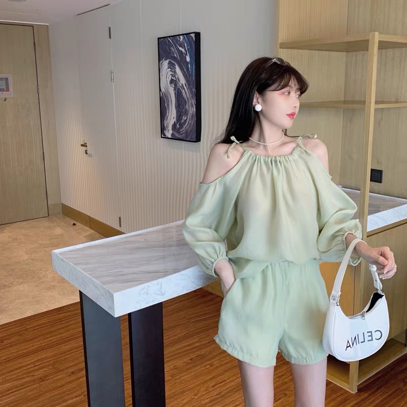 Bộ đũi áo tay phồng trễ vai thiết kế xếp ly kết hợp quần đùi mùa hè cho nữ | BigBuy360 - bigbuy360.vn