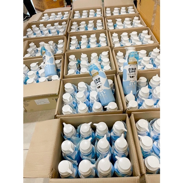 Sữa Tắm Bò Dưỡng Ẩm HOKKAIDO MILK WHITENING 700ml Thái Lan