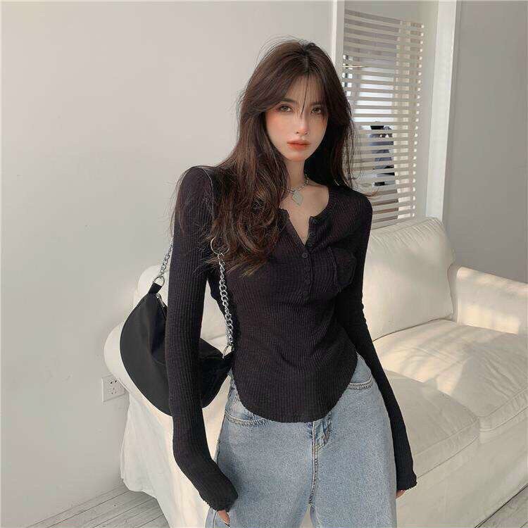 Áo Thun Gân Cổ Nút Tay Dài