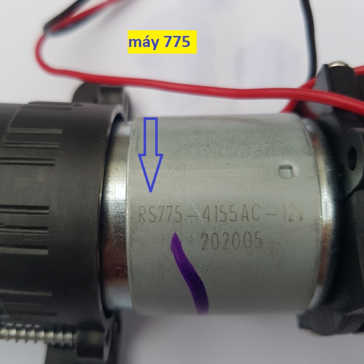 máy bơm nước mini 12v áp lực cao - (bơm tăng áp Việt nhật 12v + chuyển ống 8mm)