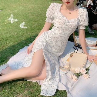 Vá maxi xẻ dáng dài cổ vuông thích hợp đi biển