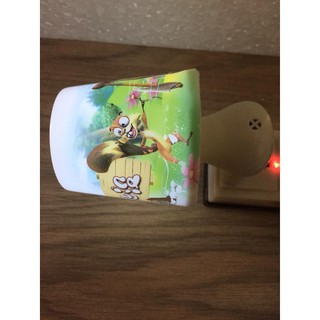 Đèn ngủ led cảm ứng hình cốc