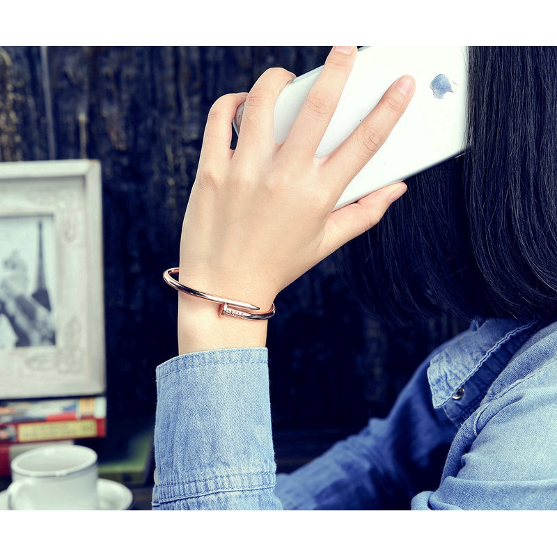 Vòng Tay Hình Đinh Ốc Bằng Thép Không Gỉ Cho Nam Nữ